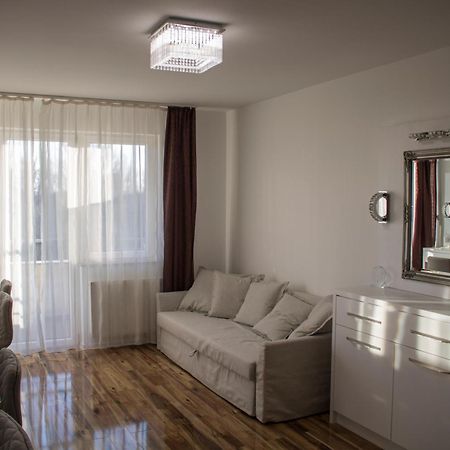 Appartamento Tp Spacious Stylish Free Parking Szeged Esterno foto