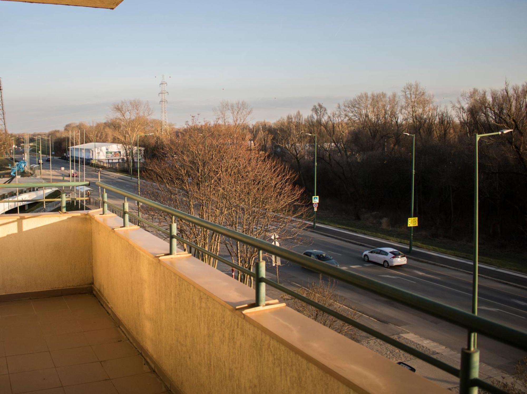 Appartamento Tp Spacious Stylish Free Parking Szeged Esterno foto